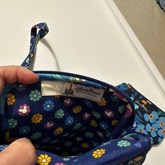 Vera Bradley/Disney Parks Cross Body bag & Attachable Change Purse **CLEAN** - Picture 6 of 9